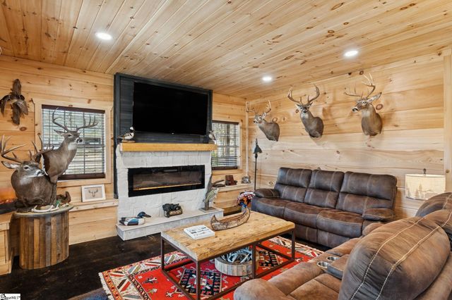 1120 Bay Drive, Fair Play, SC 29643