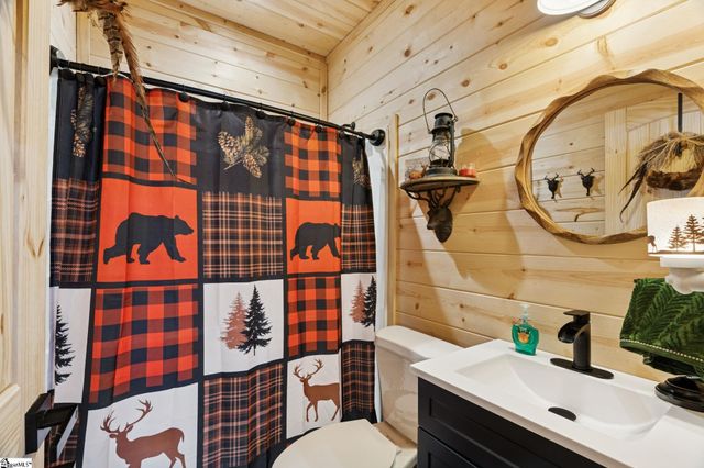 1120 Bay Drive, Fair Play, SC 29643