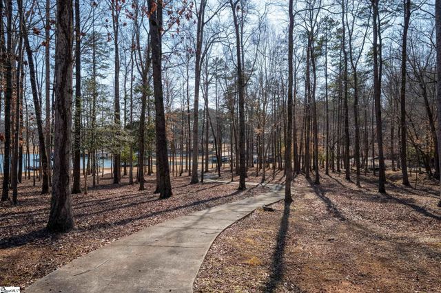 1120 Bay Drive, Fair Play, SC 29643