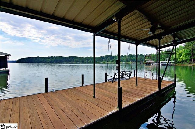 1120 Bay Drive, Fair Play, SC 29643