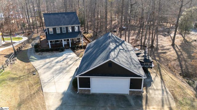 1120 Bay Drive, Fair Play, SC 29643