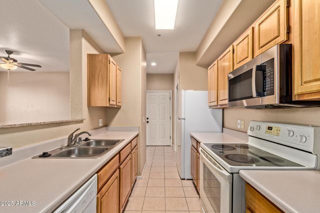 2929 W YORKSHIRE Drive 1104, Phoenix, AZ 85027