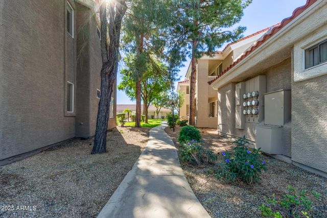 2929 W YORKSHIRE Drive 1104, Phoenix, AZ 85027