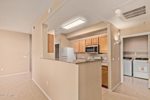 2929 W YORKSHIRE Drive 1104, Phoenix, AZ 85027