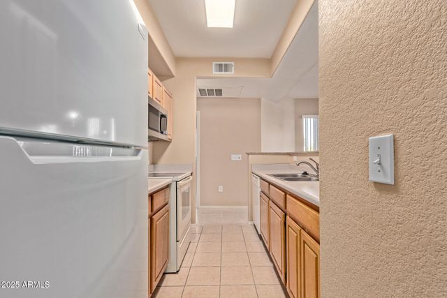 2929 W YORKSHIRE Drive 1104, Phoenix, AZ 85027