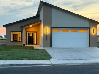 1004 N 26th Ave, Pasco, WA 99301