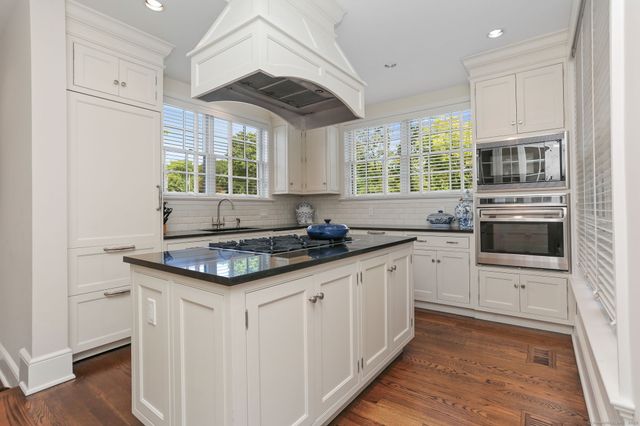 2 Elmwood Drive 2, Fairfield, CT 06890