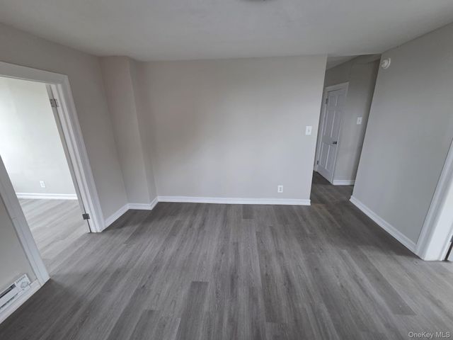 932 E 215TH Street, Bronx, NY 10469