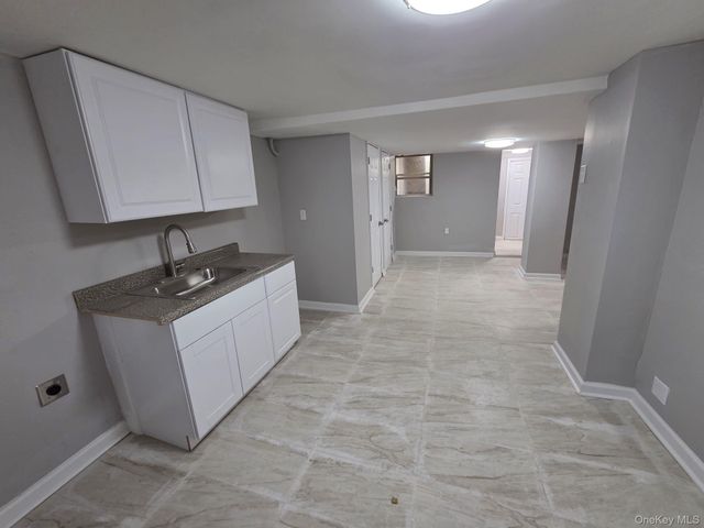 932 E 215TH Street, Bronx, NY 10469