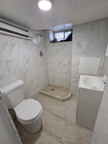 932 E 215TH Street, Bronx, NY 10469