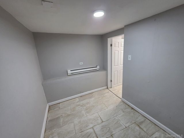 932 E 215TH Street, Bronx, NY 10469