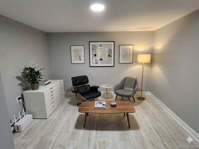 932 E 215TH Street, Bronx, NY 10469