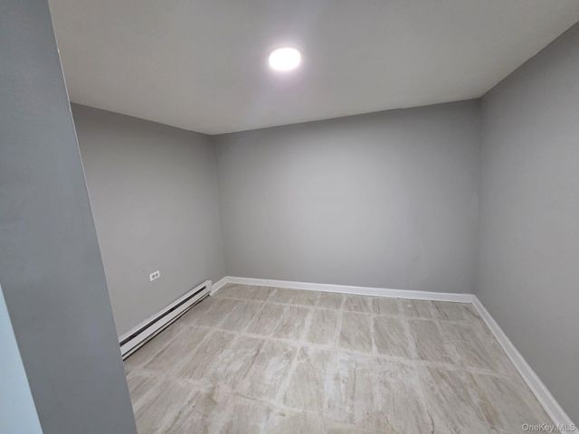 932 E 215TH Street, Bronx, NY 10469