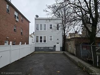 932 E 215TH Street, Bronx, NY 10469
