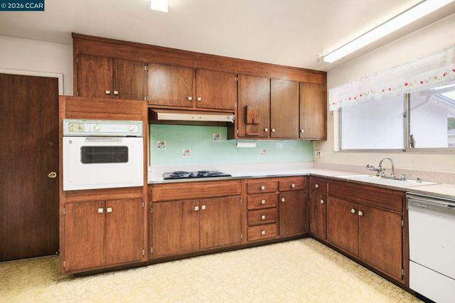 5501 Colorado Dr, Concord, CA 94521