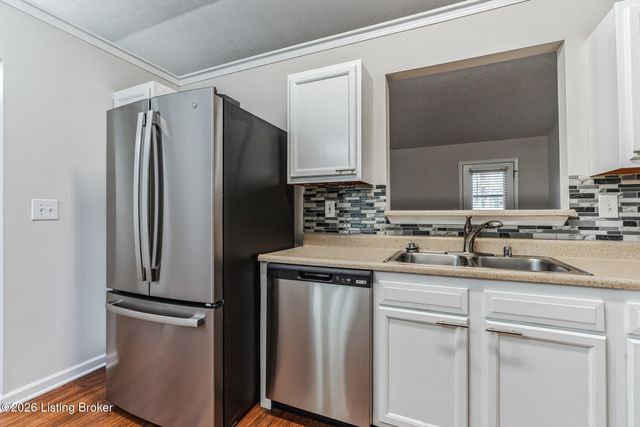 9603 Brooks Bend Rd, Louisville, KY 40258