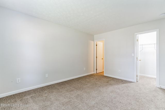 9603 Brooks Bend Rd, Louisville, KY 40258