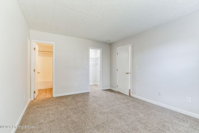 9603 Brooks Bend Rd, Louisville, KY 40258