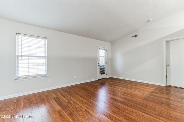 9603 Brooks Bend Rd, Louisville, KY 40258