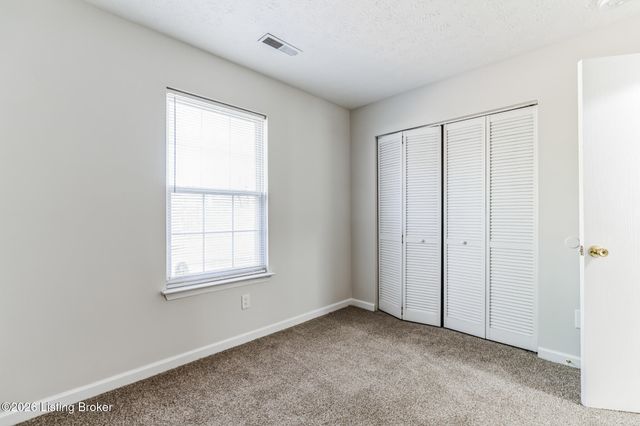 9603 Brooks Bend Rd, Louisville, KY 40258