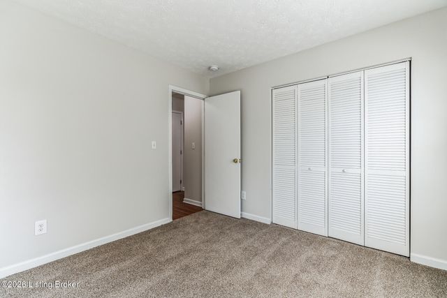 9603 Brooks Bend Rd, Louisville, KY 40258