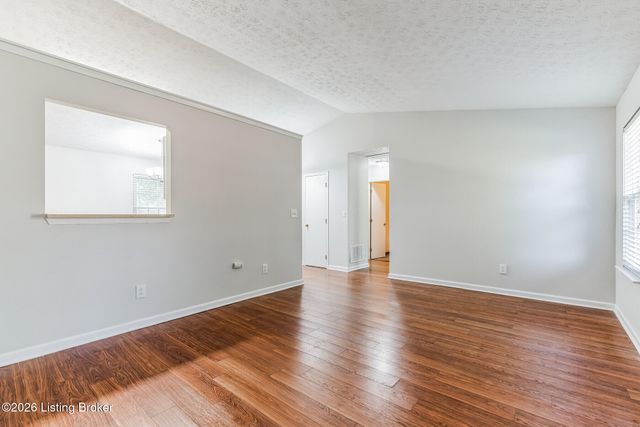 9603 Brooks Bend Rd, Louisville, KY 40258