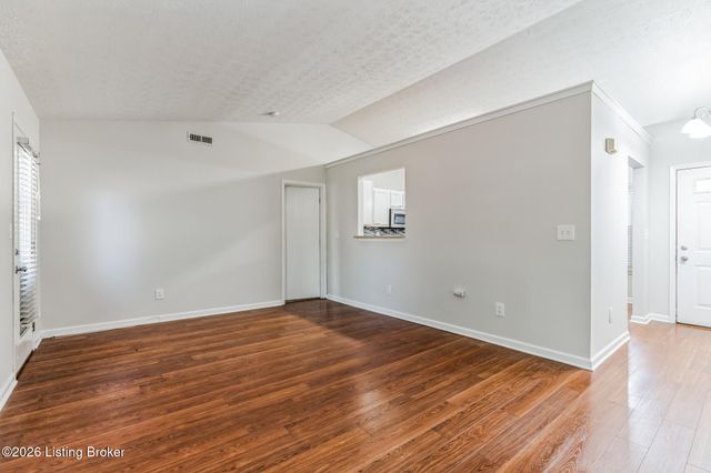 9603 Brooks Bend Rd, Louisville, KY 40258