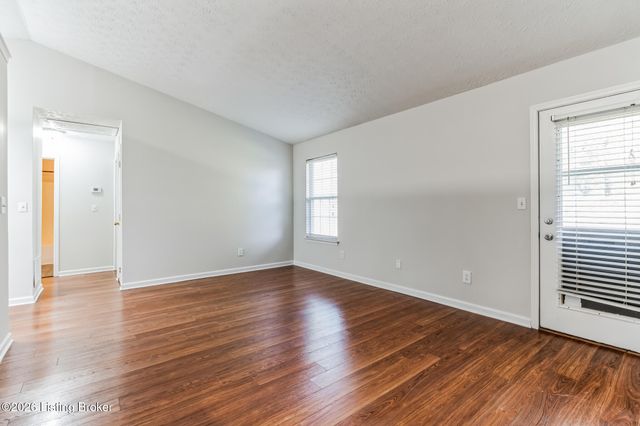 9603 Brooks Bend Rd, Louisville, KY 40258