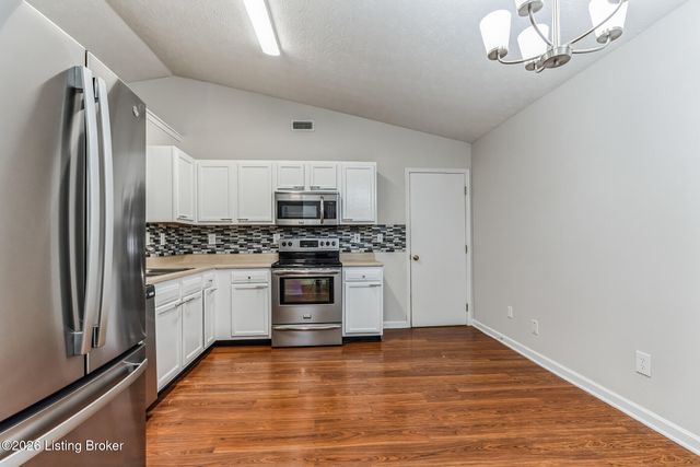 9603 Brooks Bend Rd, Louisville, KY 40258