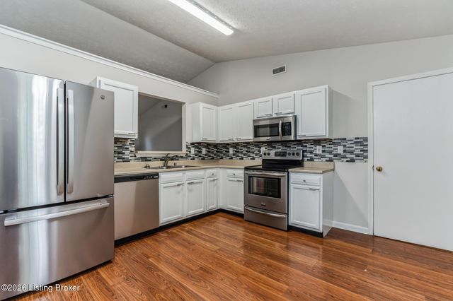 9603 Brooks Bend Rd, Louisville, KY 40258
