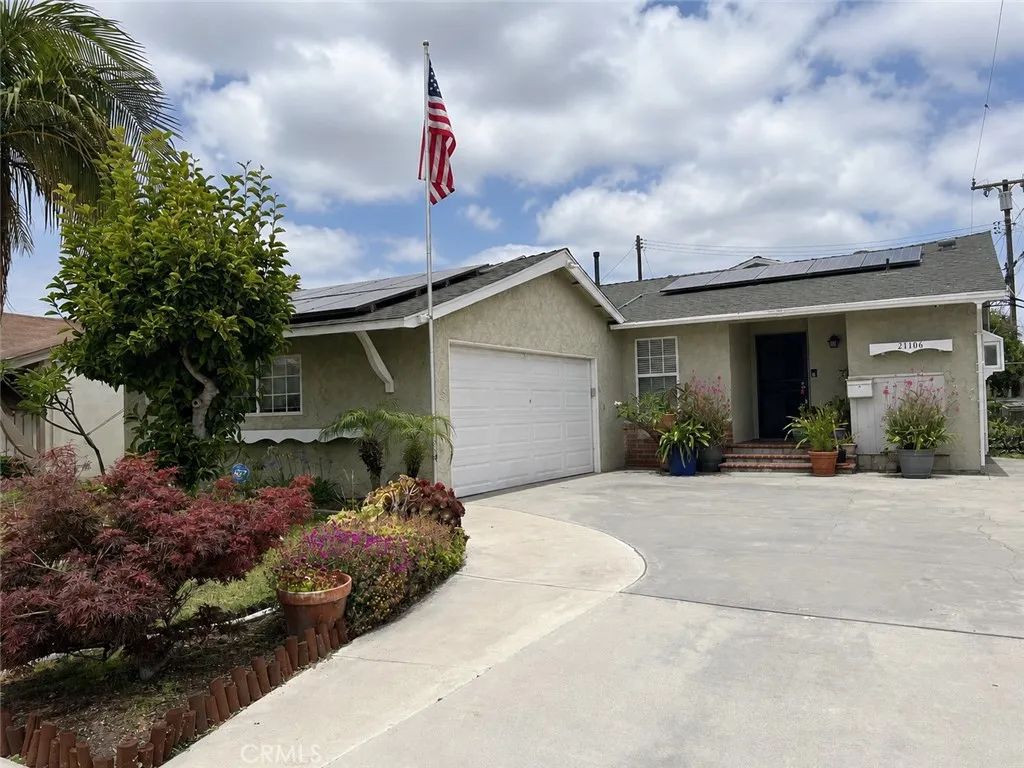 21106 Wardham, Lakewood, CA 90715