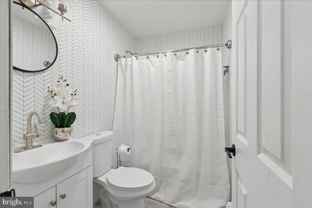 117 WINTHROP RD, Edison, NJ 08817