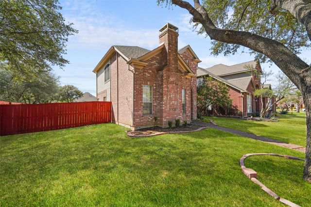 300 Cosbie Drive, Irving, TX 75063