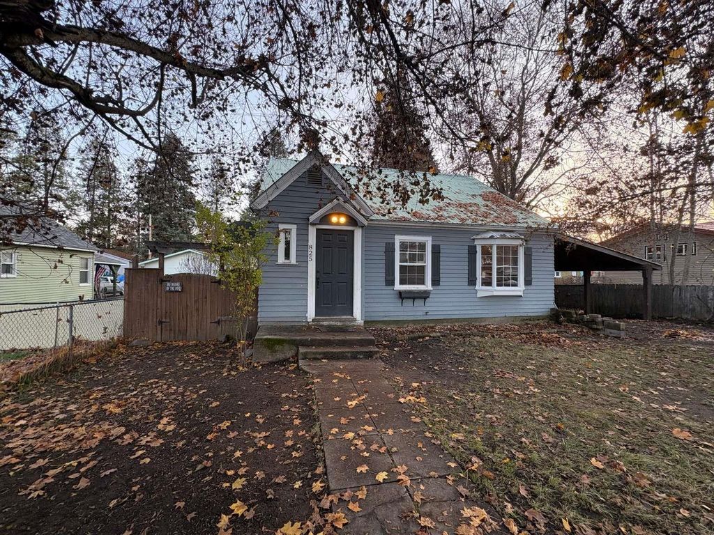 825 W 4th St, Newport, WA 99156