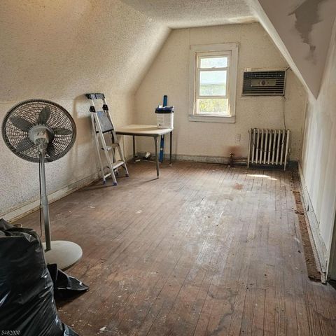 65 Hansbury Ave, Newark City, NJ 07112