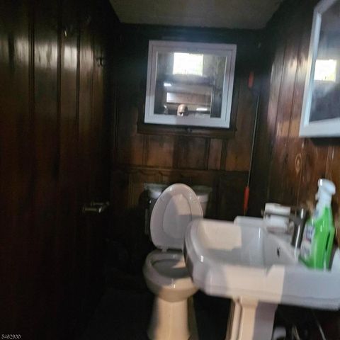 65 Hansbury Ave, Newark City, NJ 07112