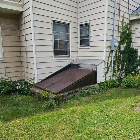 65 Hansbury Ave, Newark City, NJ 07112