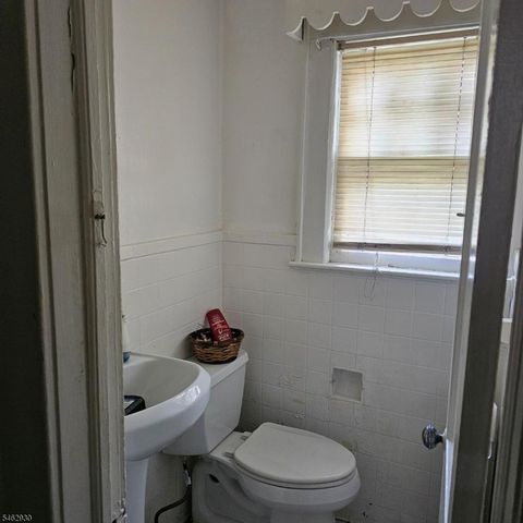 65 Hansbury Ave, Newark City, NJ 07112