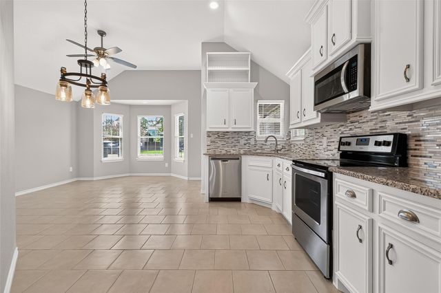 16908 W Juneau, Montgomery, TX 77316