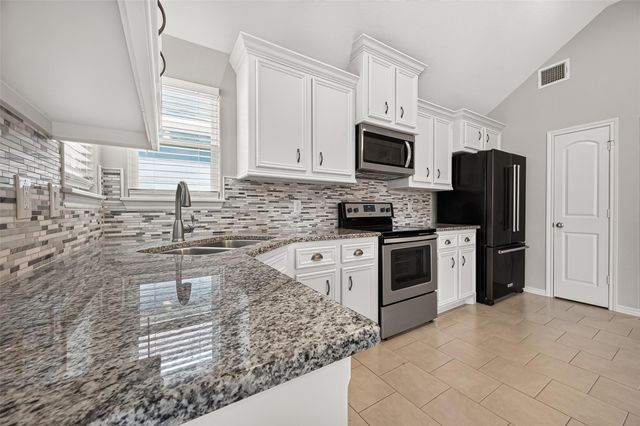 16908 W Juneau, Montgomery, TX 77316