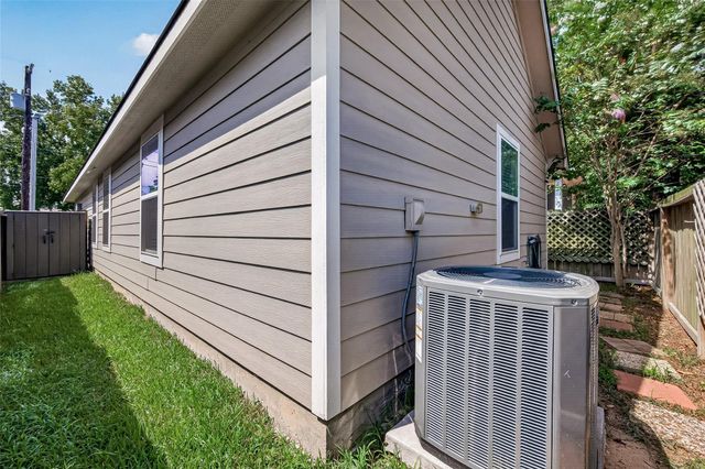 16908 W Juneau, Montgomery, TX 77316