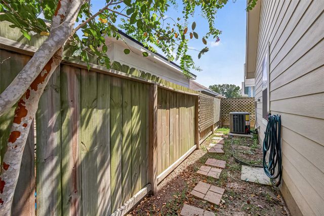 16908 W Juneau, Montgomery, TX 77316