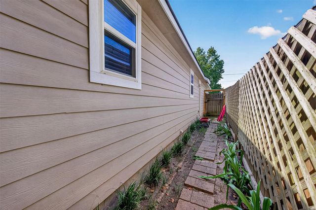 16908 W Juneau, Montgomery, TX 77316