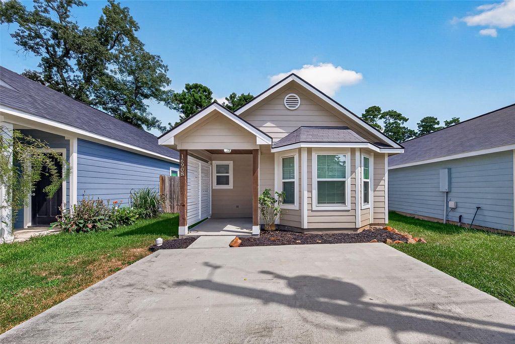 16908 W Juneau, Montgomery, TX 77316