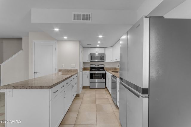 4757 E BELLEVIEW Street, Phoenix, AZ 85008