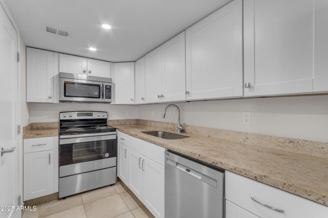 4757 E BELLEVIEW Street, Phoenix, AZ 85008