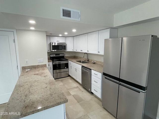 4757 E BELLEVIEW Street, Phoenix, AZ 85008