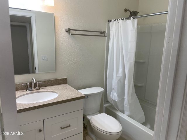 4757 E BELLEVIEW Street, Phoenix, AZ 85008