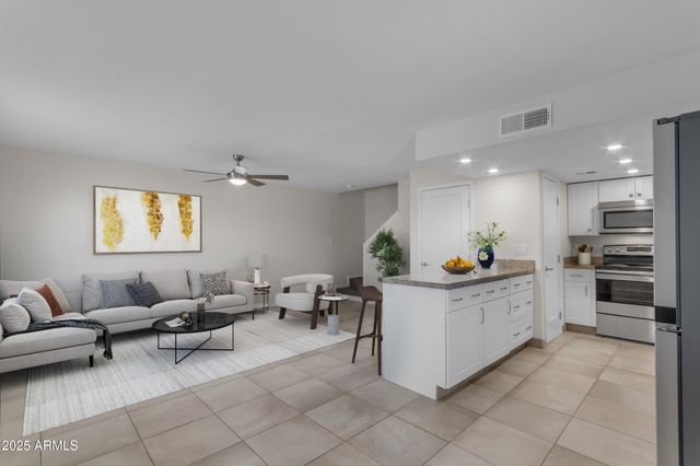 4757 E BELLEVIEW Street, Phoenix, AZ 85008