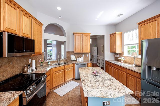 6103 Breckfield Court, Charlotte, NC 28278